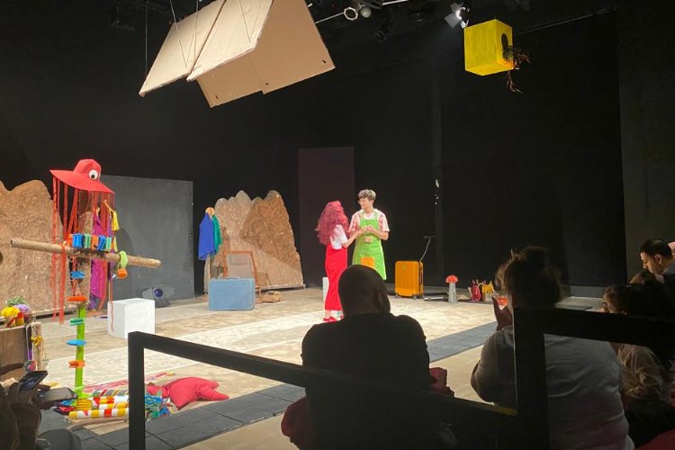 ‘Kuşlara Fısıldayan Kız’ hikayesi tiyatro sahnesine taşındı