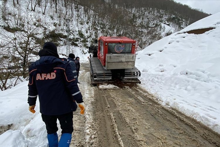 Kastamonu’da AFAD yolları paletli araçla aştı