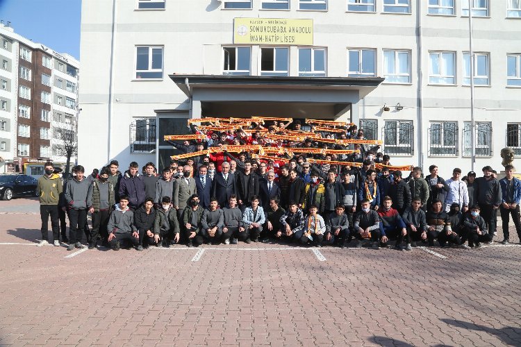 Memduh Büyükkılıç’tan öğrenci buluşması