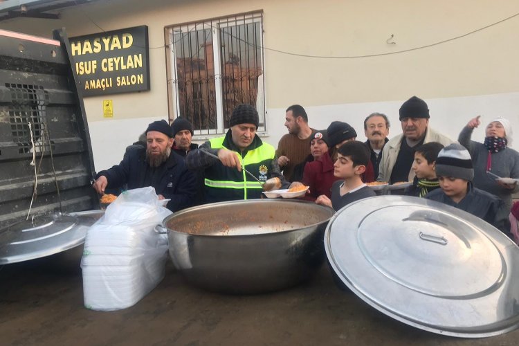 Gölcük’ten deprem bölgelerine 41 tır yardım