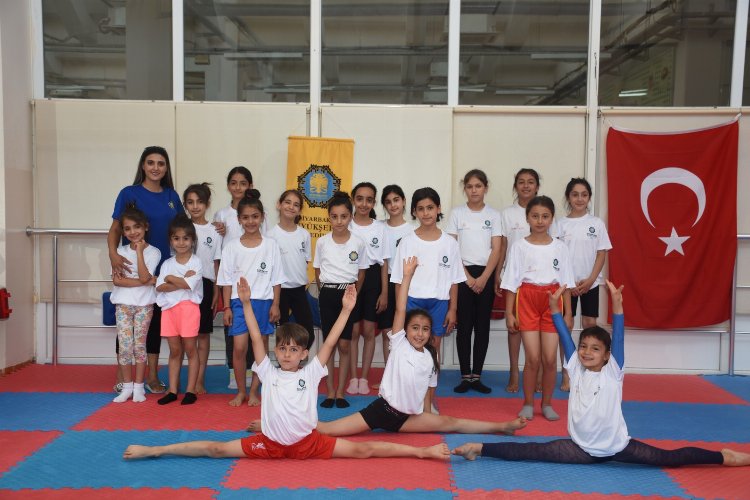 Diyarbakırlı minik cimnastikçiler milli sporcu olmak için çalışıyor