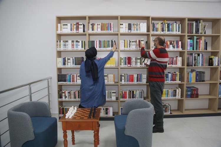 Memduh Büyükkılıç’tan ‘kütüphane’ hediyesi