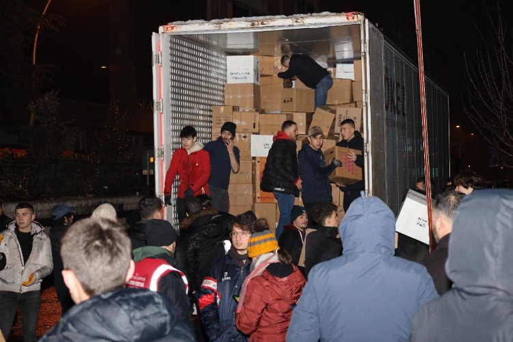 İzmit’ten 4 yardım tırı daha yola çıktı