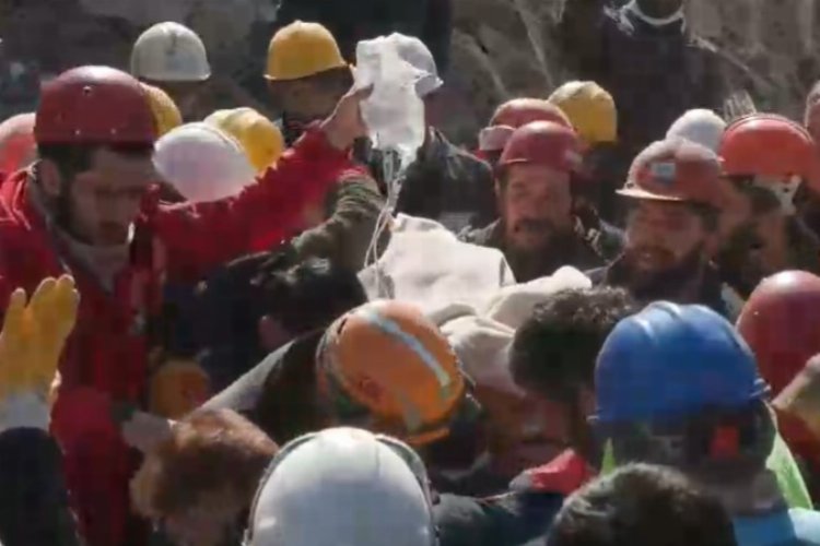 Bir mucize de Gaziantep’ten! 81 saat sonra…