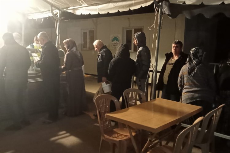 Konteynerlarda ilk sahur Kayseri Büyükşehir’den