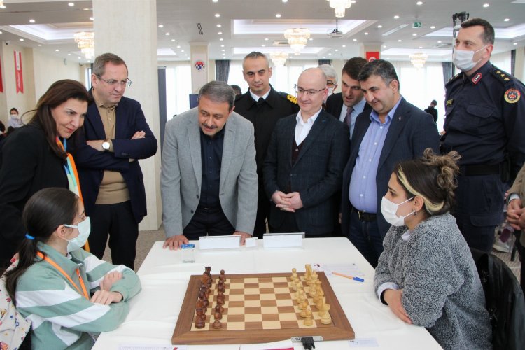Balıkesir’de kadınlar satranç şampiyonası başladı