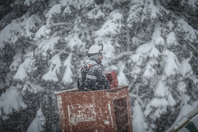 Yoğun kar yağışı UEDAŞ’ı durduramıyor!