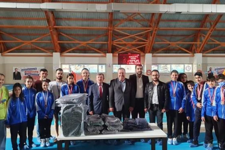 Kilis’te Başkan Ramazan’dan, dereceye giren sporculara malzeme desteği