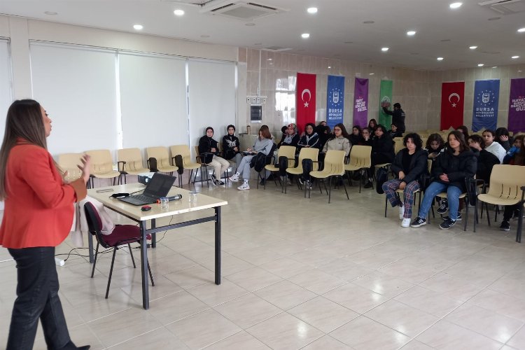 Bursa’da liseli gençler Büyükşehir kampında motive oluyor
