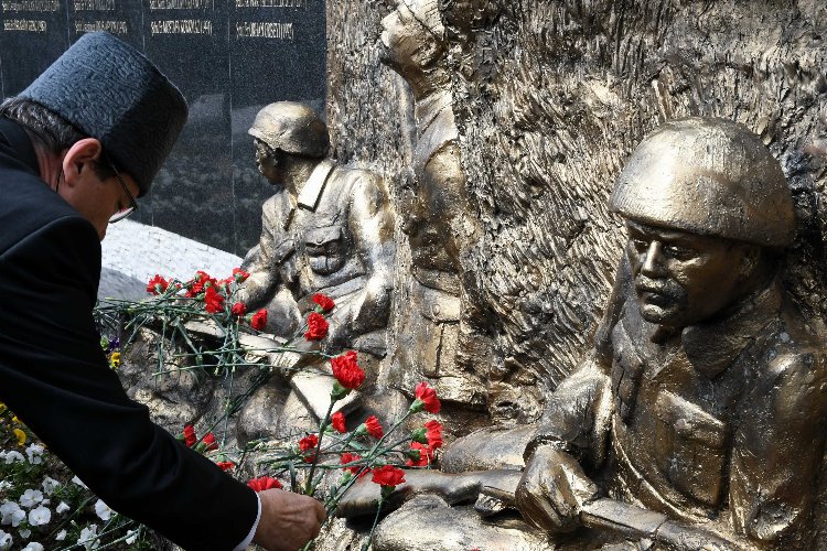 İzmir Karabağlar’da şehitler unutulmadı