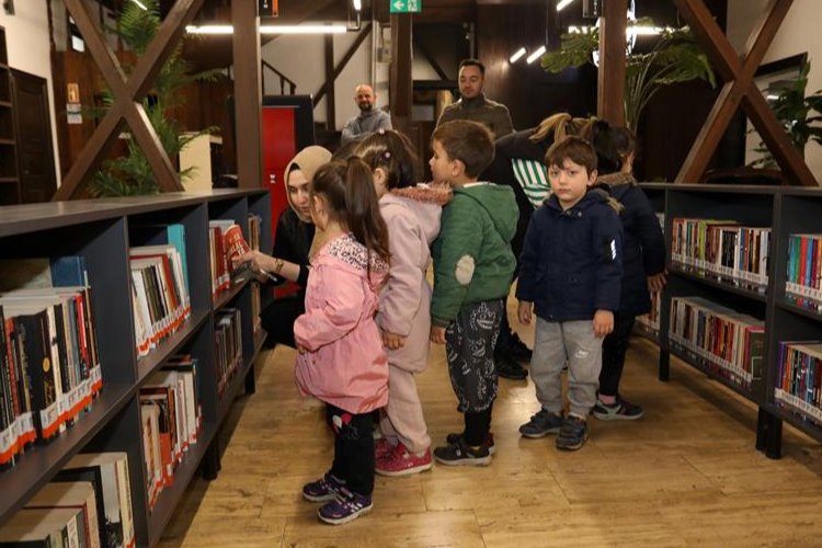 Bursa İnegöl’ün minik okurları ‘Nöbetçi Kitaphane’de