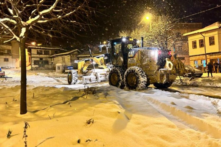 İnegöl’de karla mücadele sürüyor