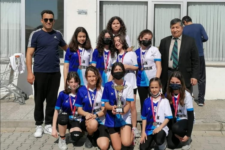 Bursa Gemlik Ali Kütük Ortaokulu destan yazdı