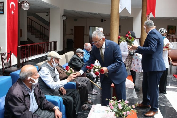 Memduh Büyükkılıç’tan ‘huzurevi’ ziyareti