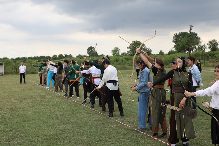 Sakarya’da okçuluk yarışmasında kıyasıya rekabet
