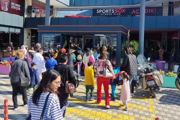 Depremzede çocuklara Güzelbahçe’de sinema terapisi