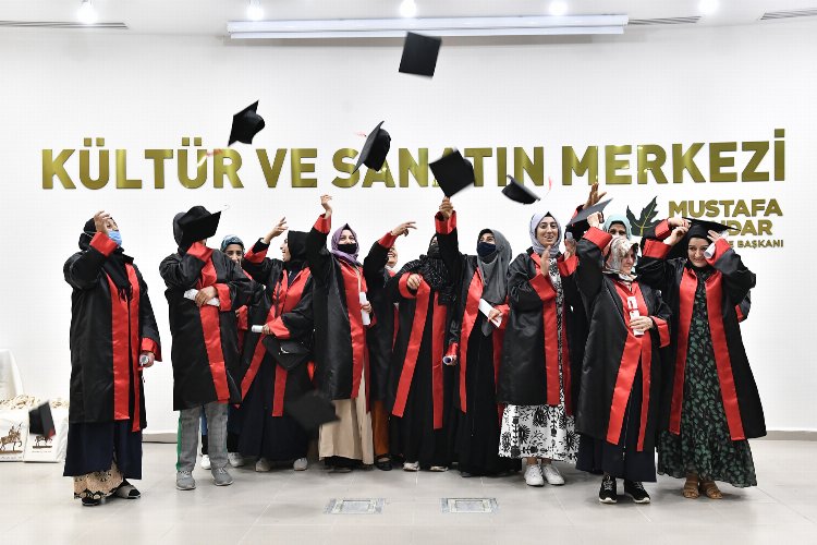 Bursa Osmangazi’de yetişkinler kep attı