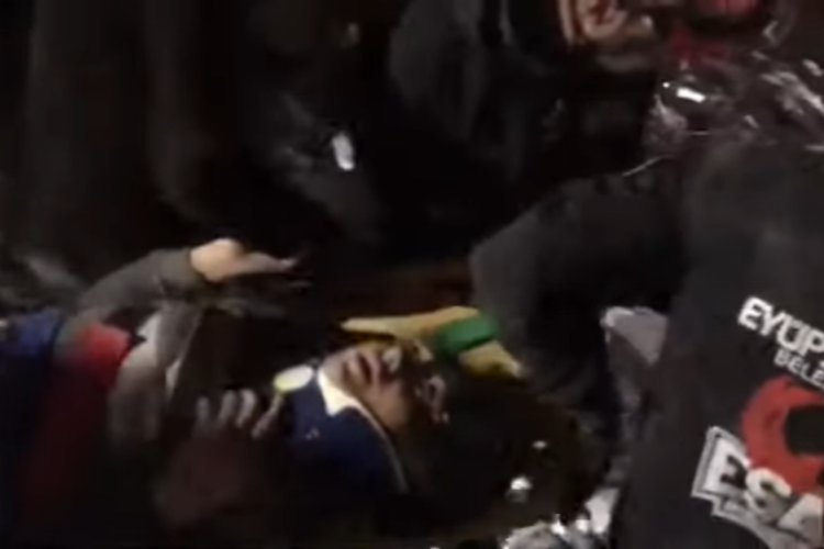 Hatay İskenderun’da anne ve oğul enkazdan kurtarıldı